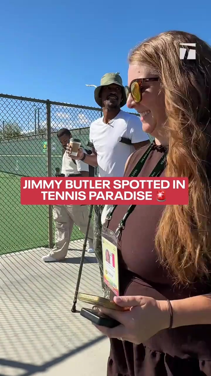 官方网站开云·体育 kaiyun-术后26天！巴特勒拄双拐亮相网球场 手持咖啡 拥抱好友兹维列夫